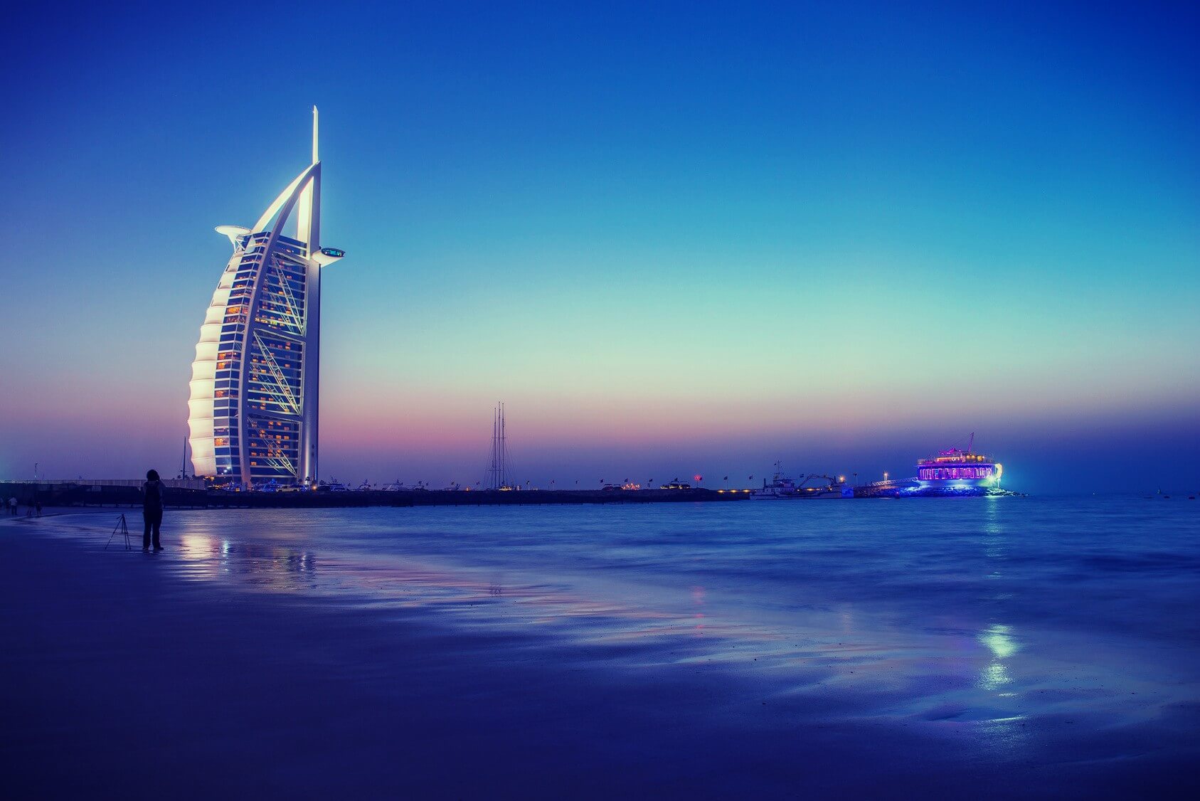 Romantic Vacation In Dubai - AssistAnt