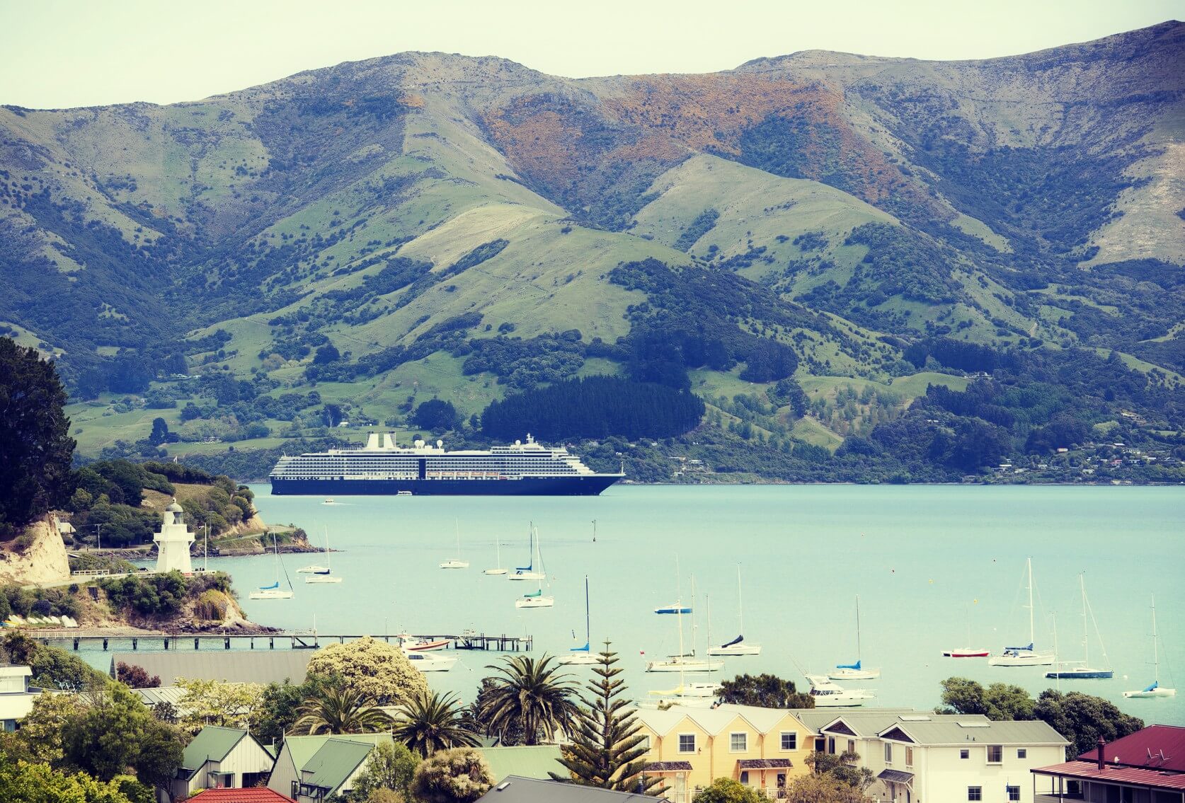 Luxury New Zealand Travel - Luxury Cruises - AssistAnt