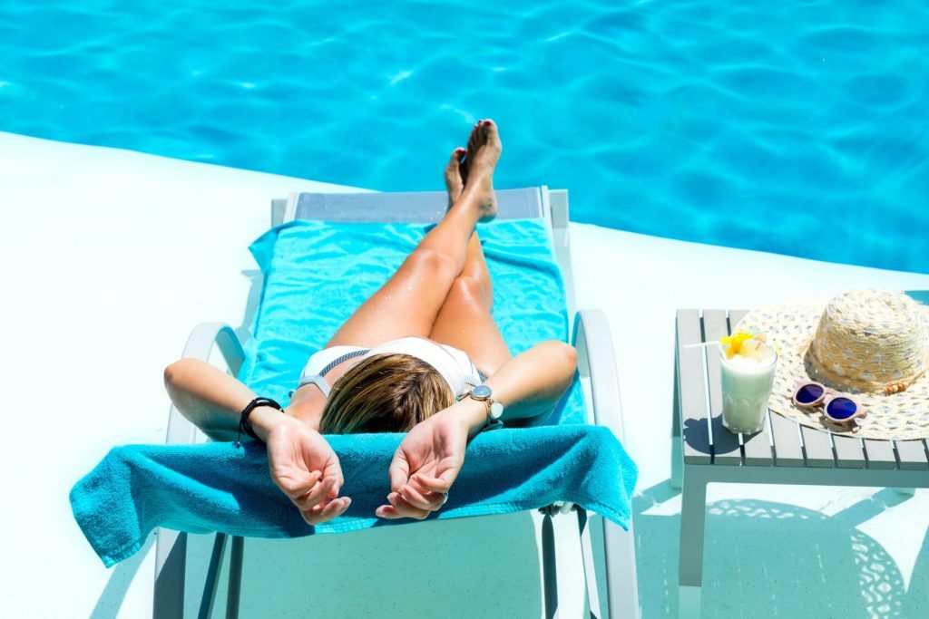 hotel pools in Miami - sipping cocktails - AssistAnt luxury travel