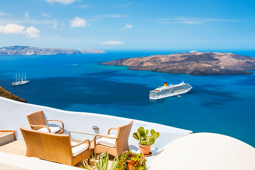 Private-Yacht-Charter-Santorini-Greece