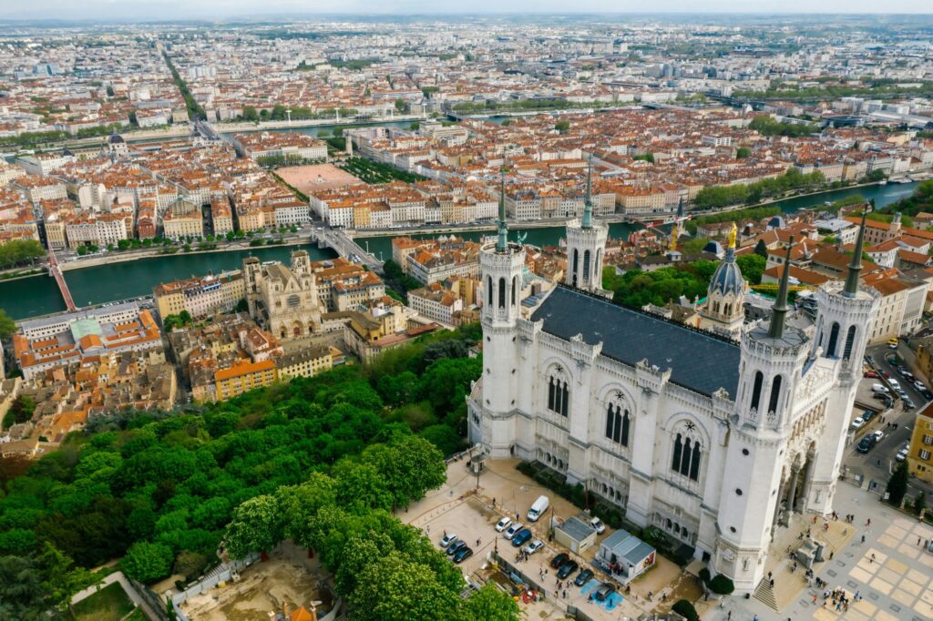 More services in Lyon